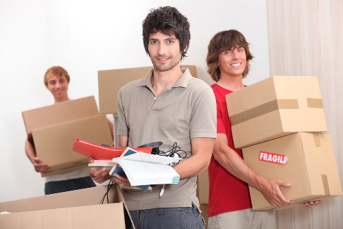 Removalist team planning a house move in Thehyde