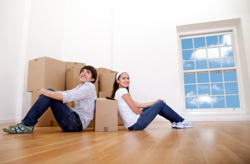 Moving truck service for local house and flat moves in Thehyde
