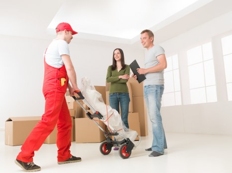 A flexible man and van removals service supporting customers in Thehyde
