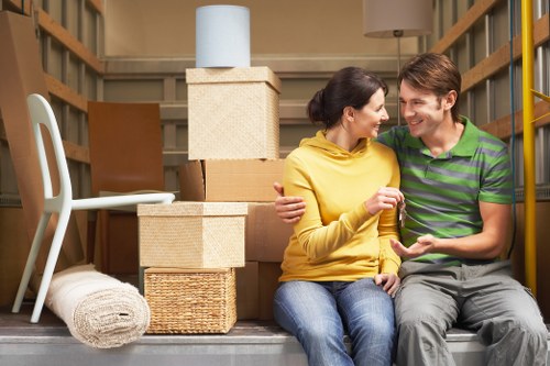 Removal truck hire for flat and storage moves in Thehyde